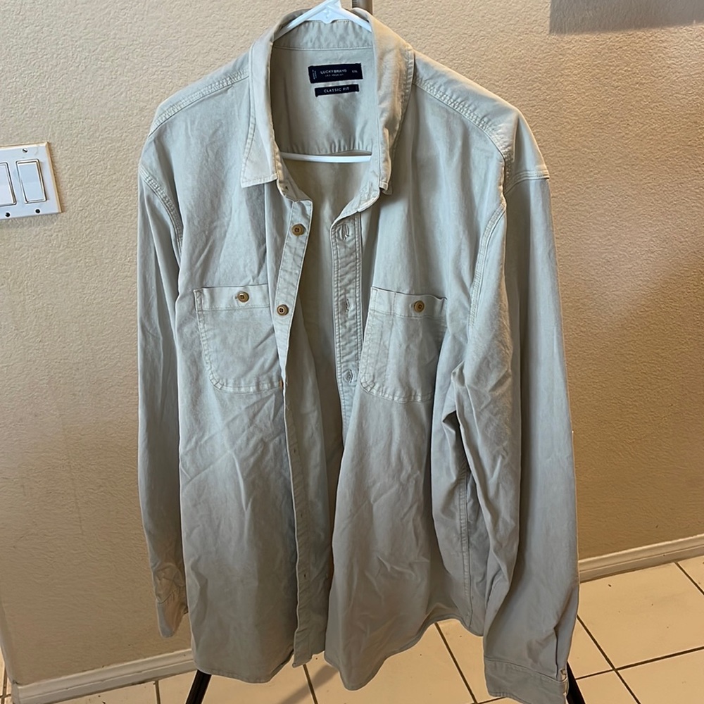 LUCKY BRAND Los Angeles - Long Sleeve Denim Shirt - Classic Fit - Barely Worn